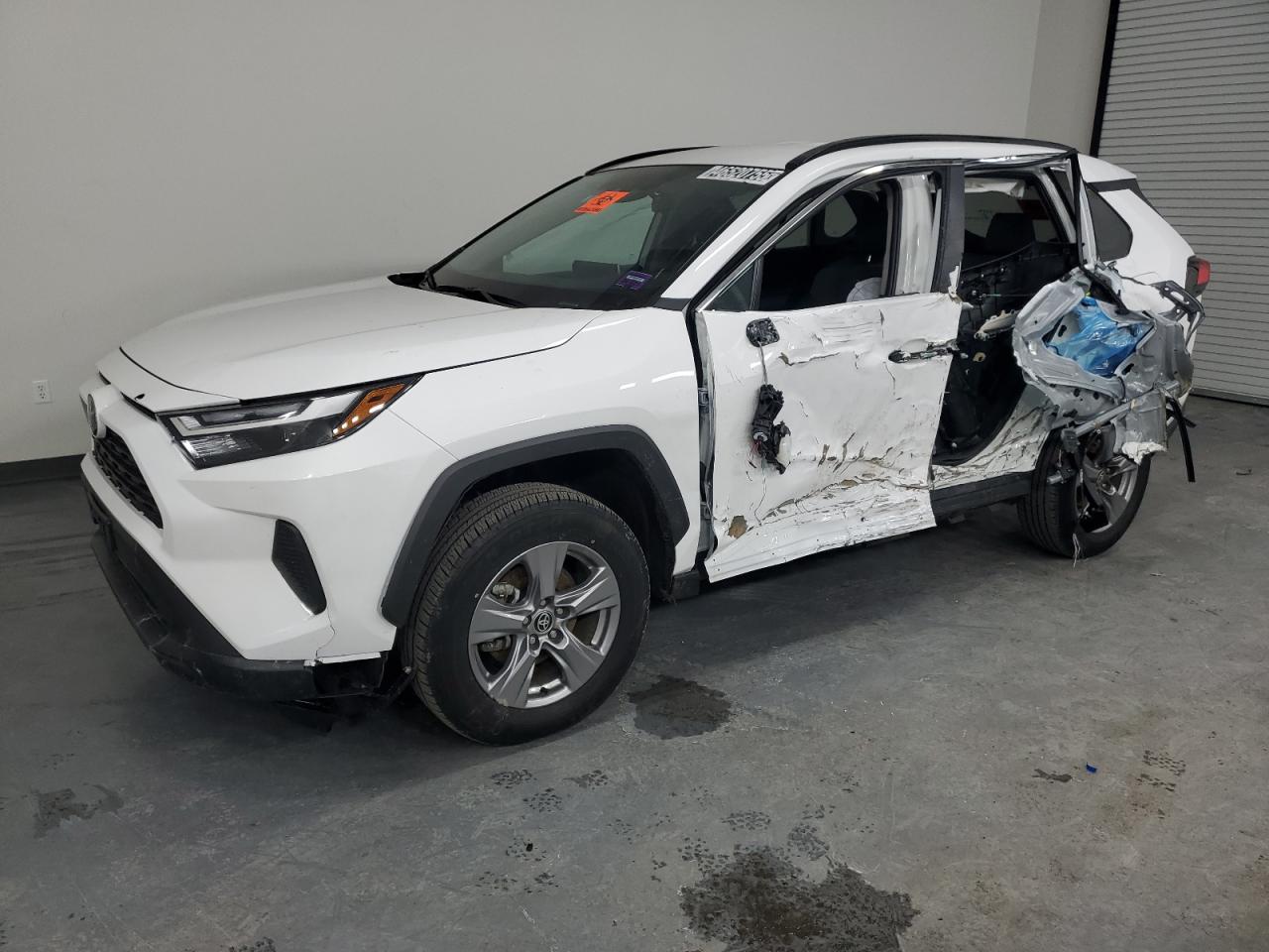 TOYOTA RAV4 XLE 2024