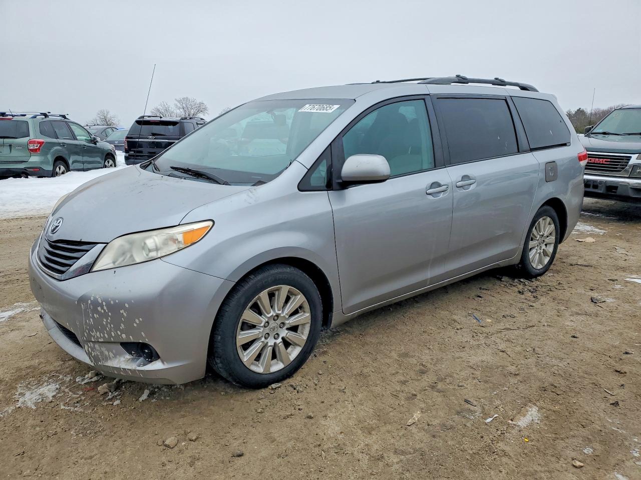 TOYOTA SIENNA 2012