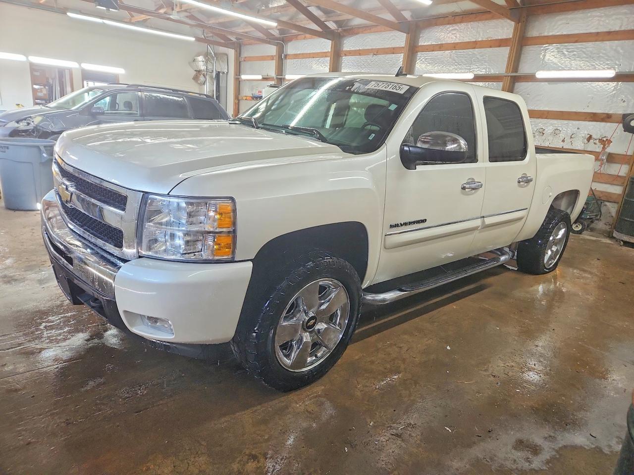 CHEVROLET SILVERADO 2011