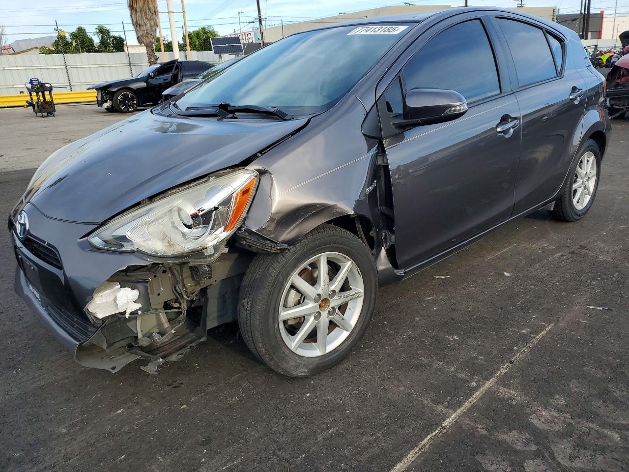 TOYOTA PRIUS C 2015