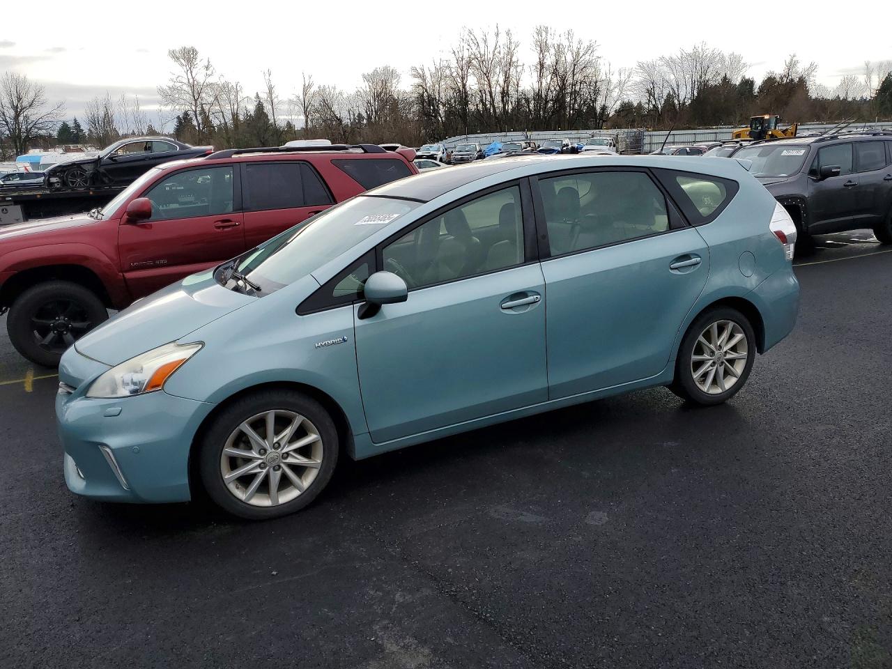 TOYOTA PRIUS V 2013