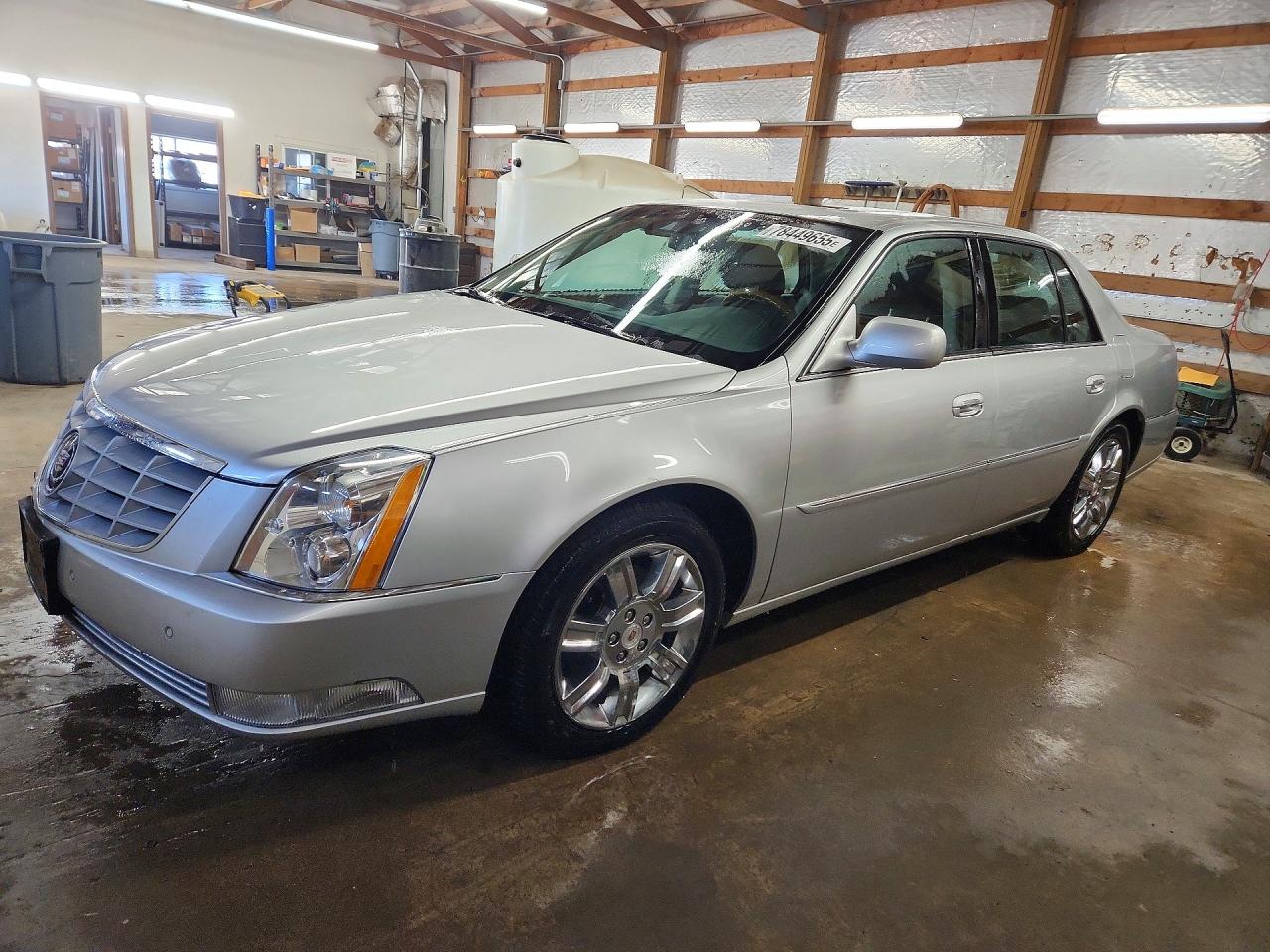 CADILLAC DTS 2011