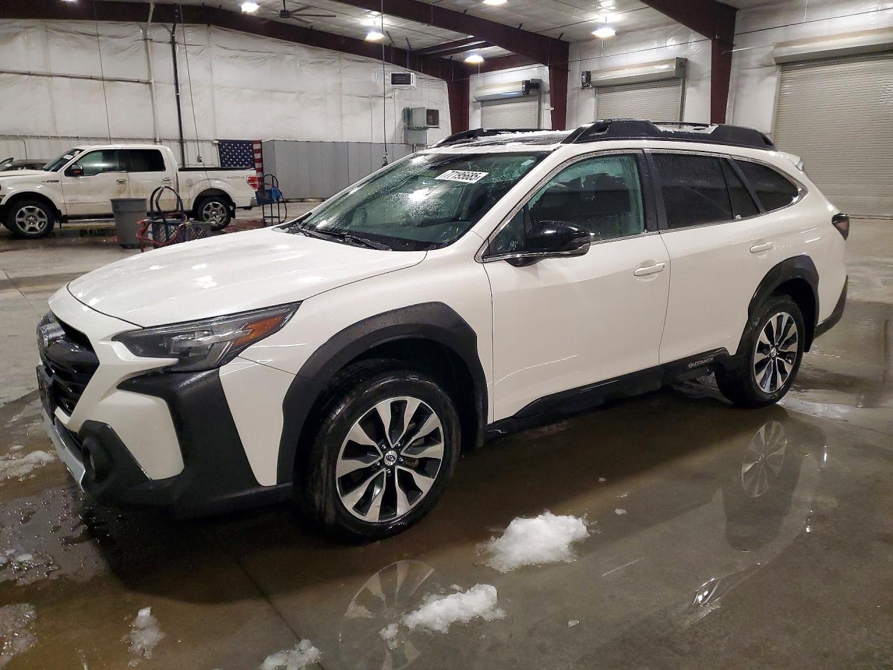 SUBARU OUTBACK 2025