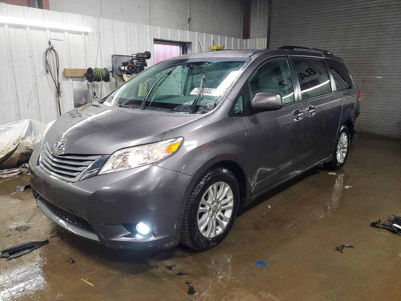 TOYOTA SIENNA 2013