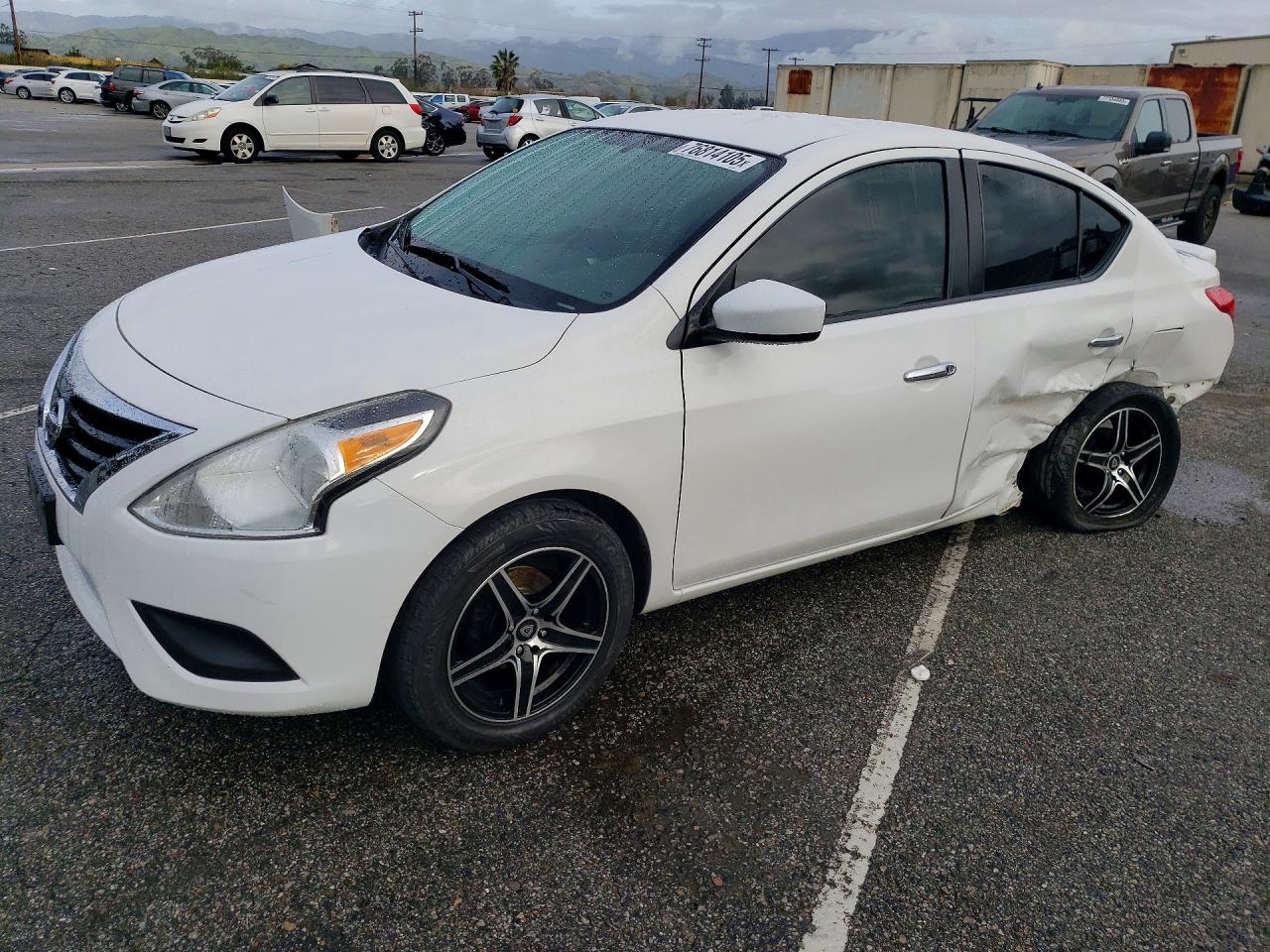 NISSAN VERSA 2017