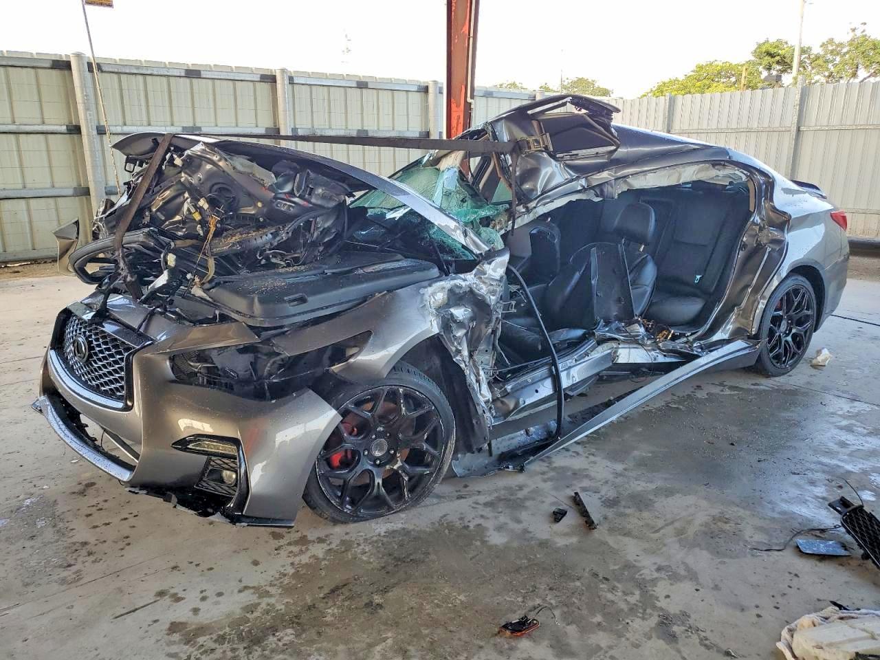 INFINITI Q50 2014