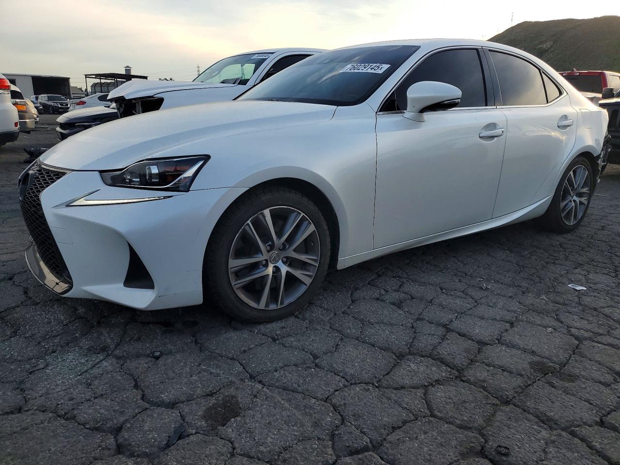 LEXUS IS 2020