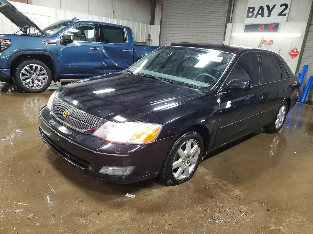 TOYOTA AVALON 2001