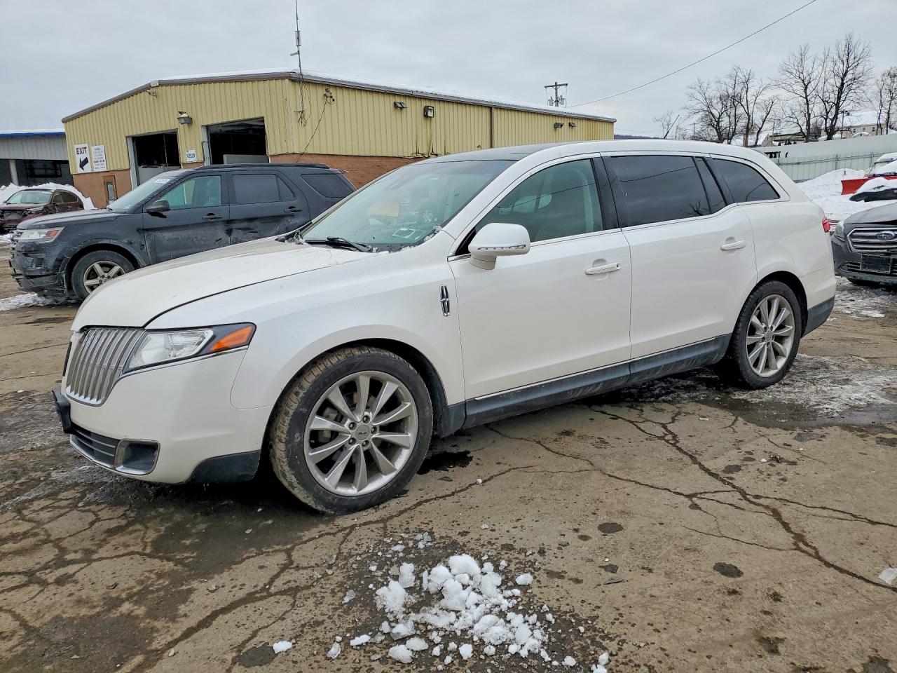 LINCOLN MKT 2012