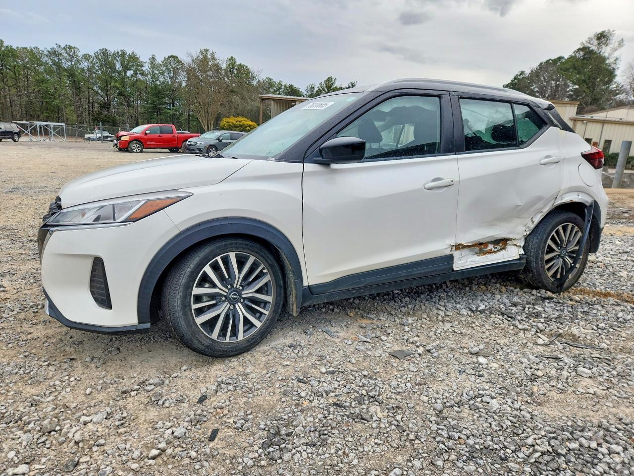 NISSAN KICKS 2022