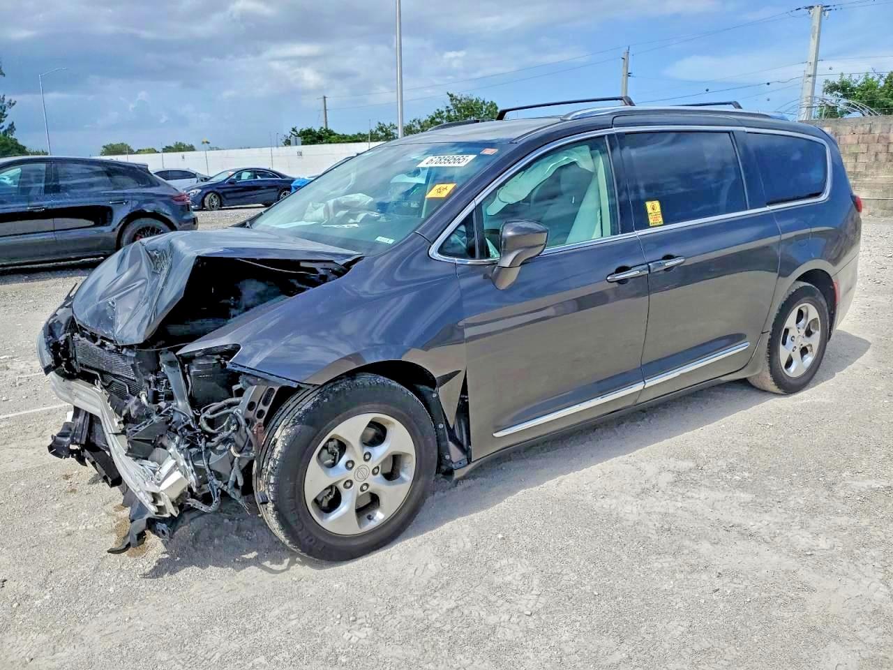 CHRYSLER PACIFICA 2017