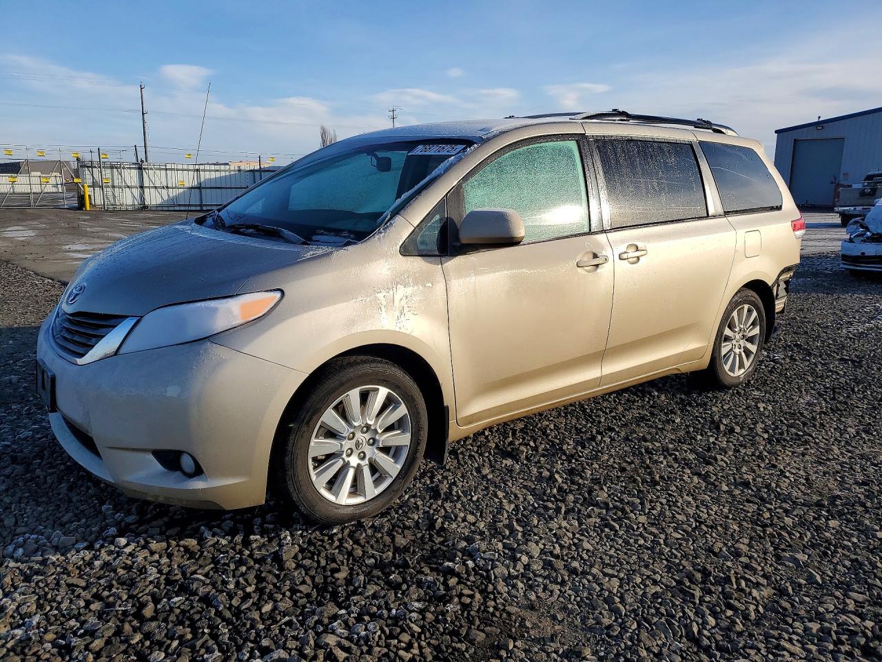 TOYOTA SIENNA 2013