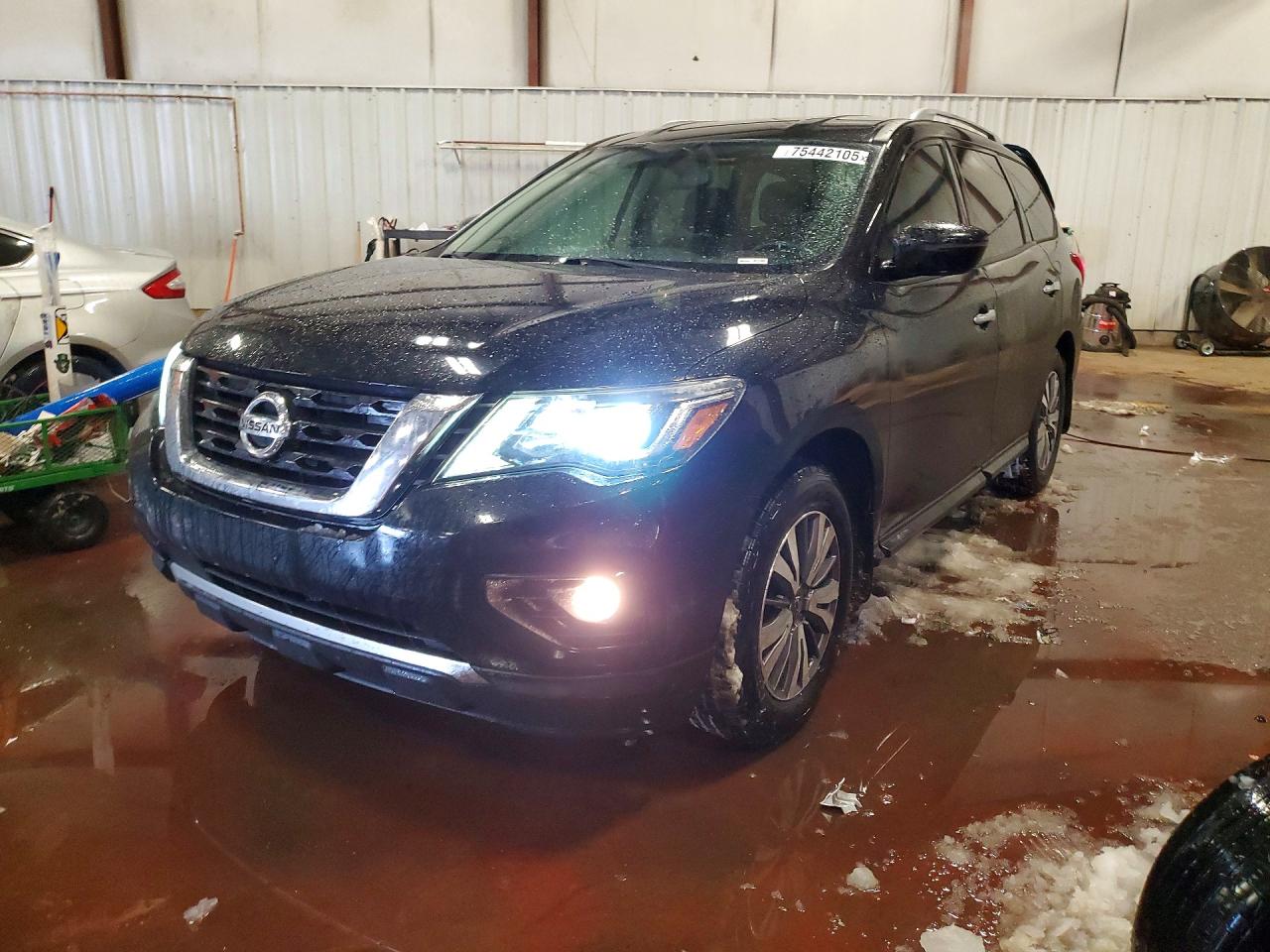 NISSAN PATHFINDER 2017