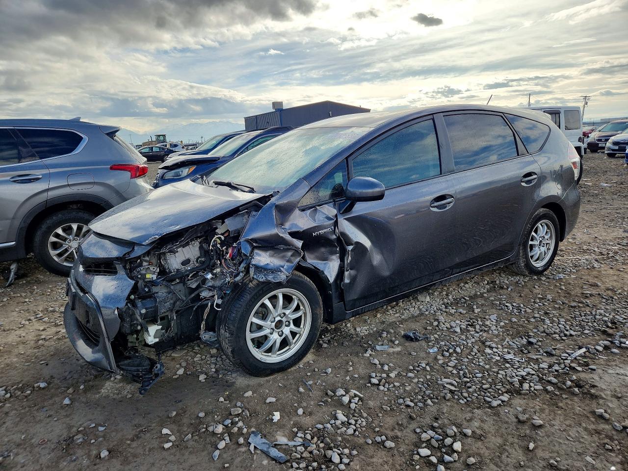 TOYOTA PRIUS V 2016