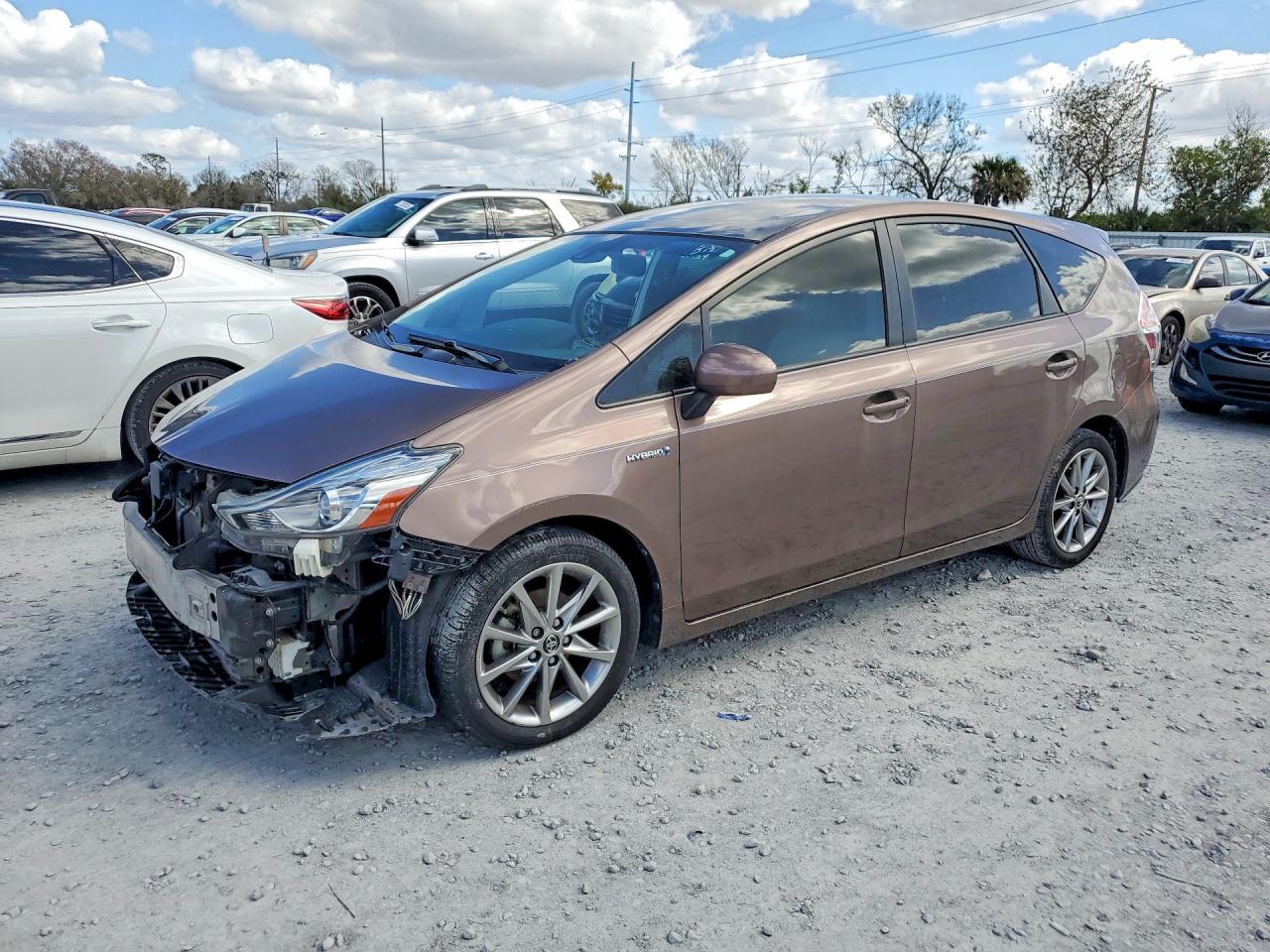 TOYOTA PRIUS V 2017