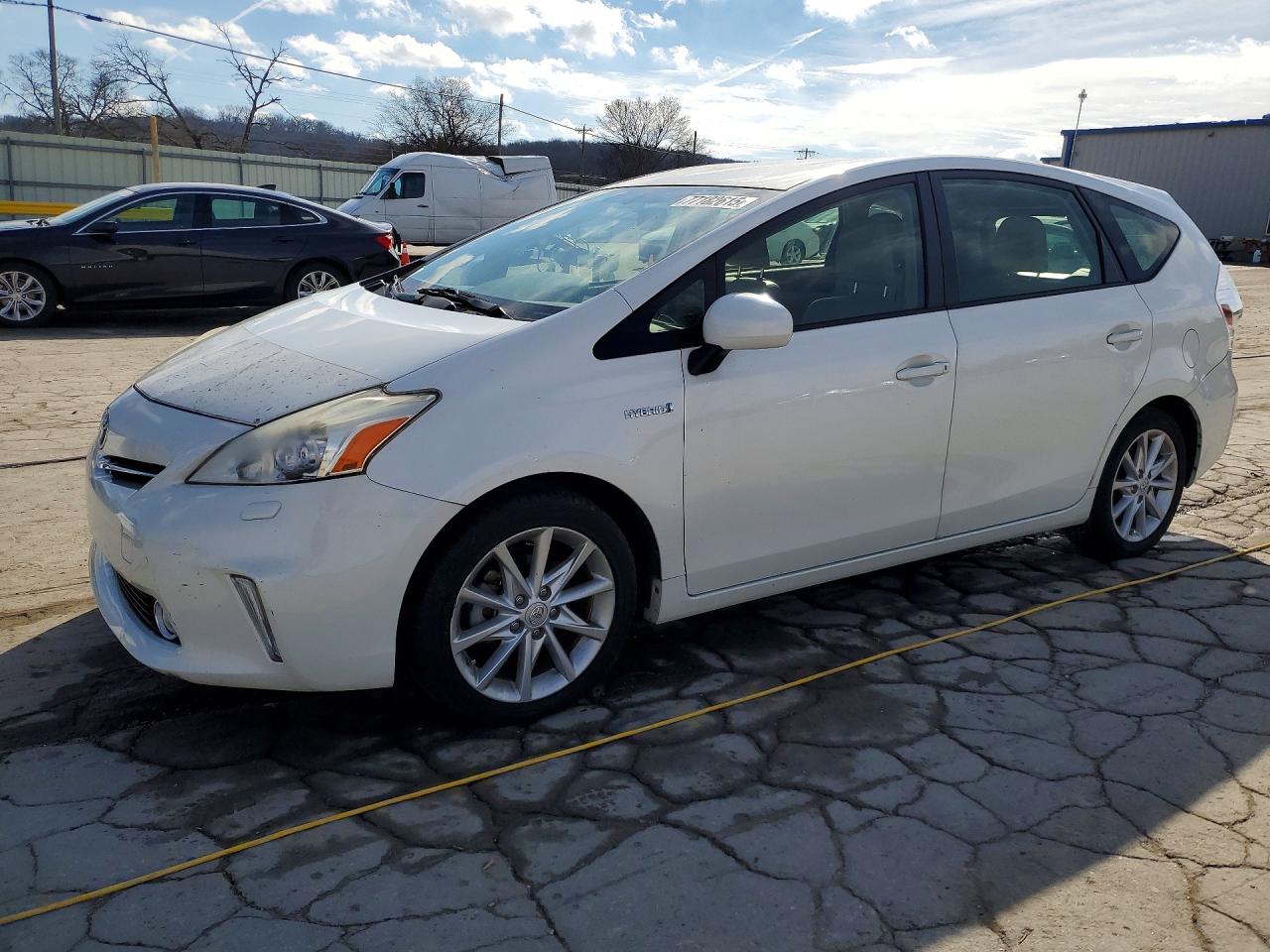 TOYOTA PRIUS V 2013