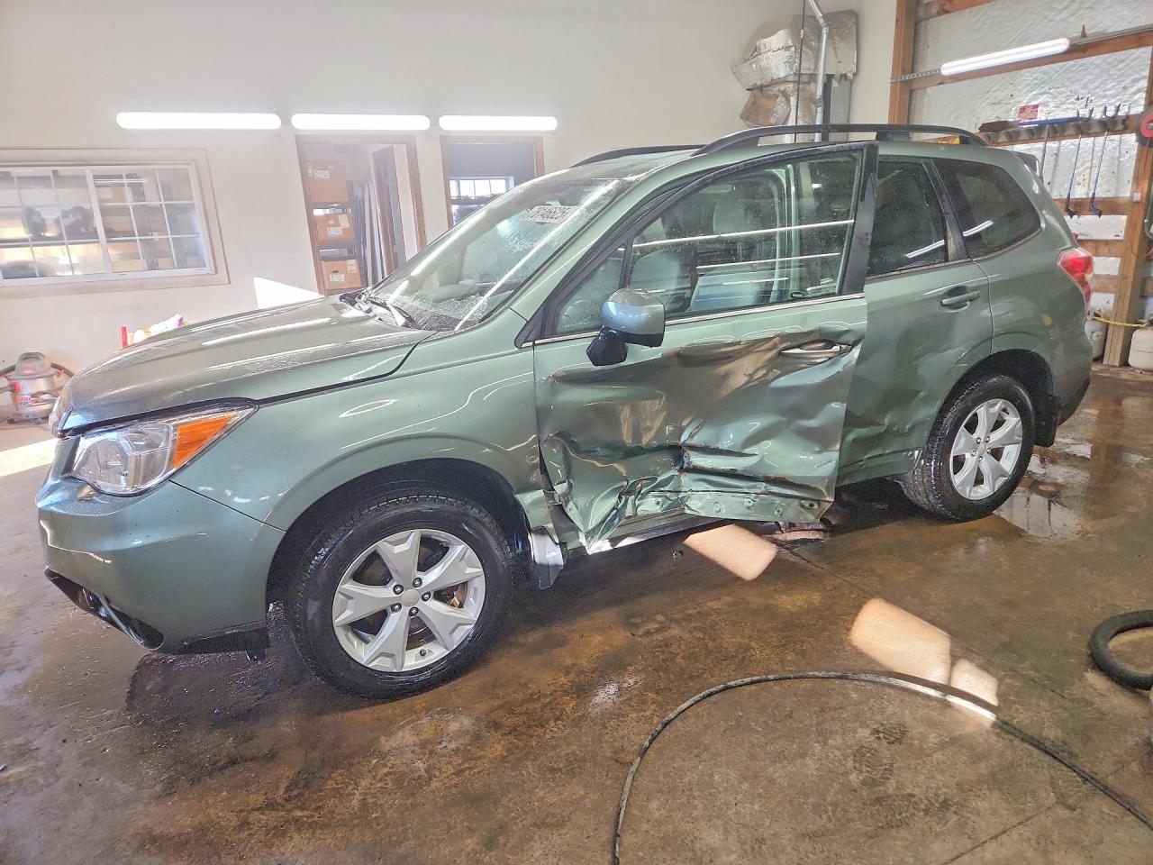 SUBARU FORESTER 2016