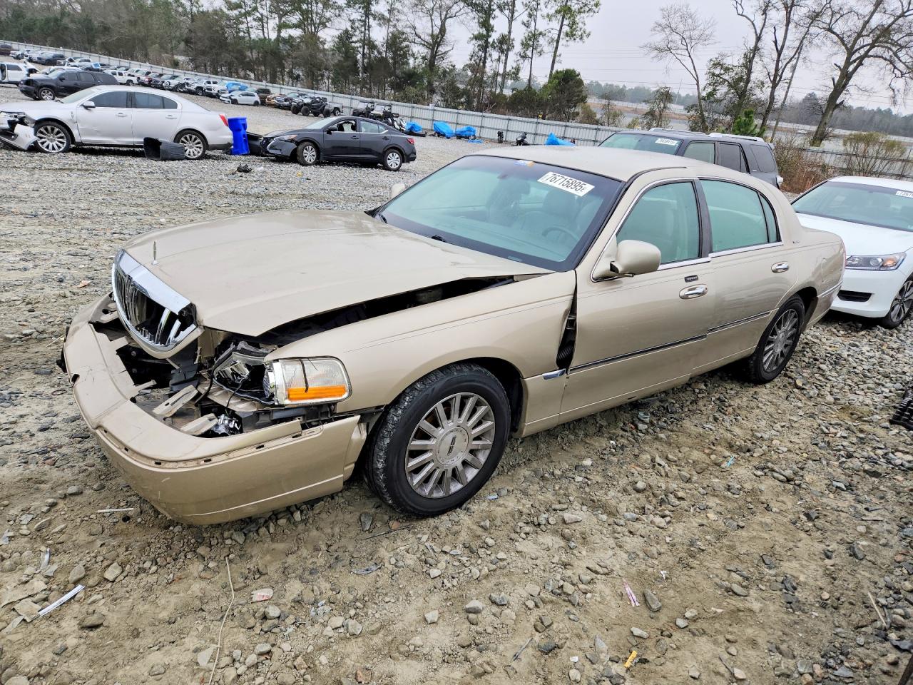 LINCOLN TOWN CAR 2004