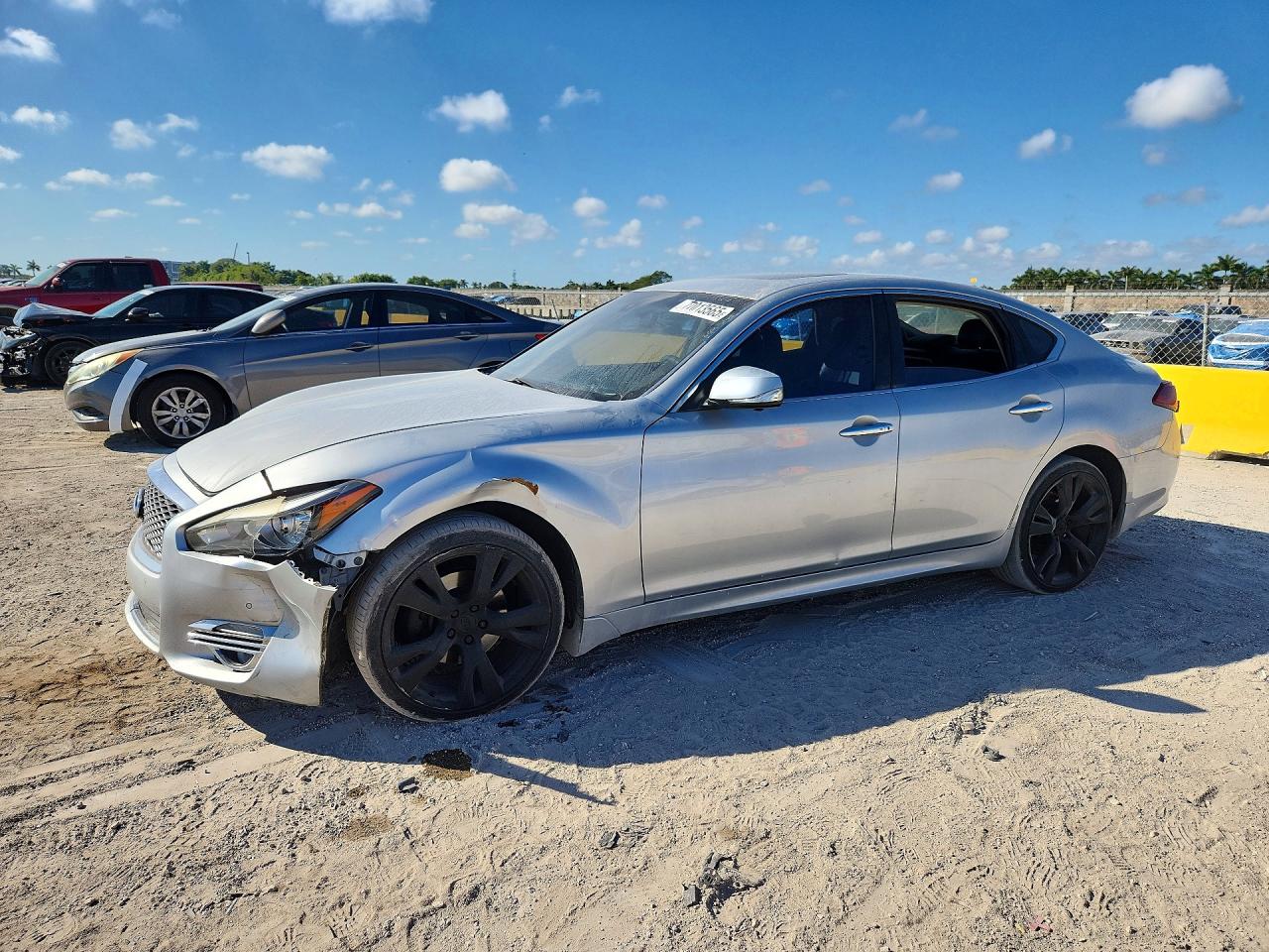 INFINITI M37 2011