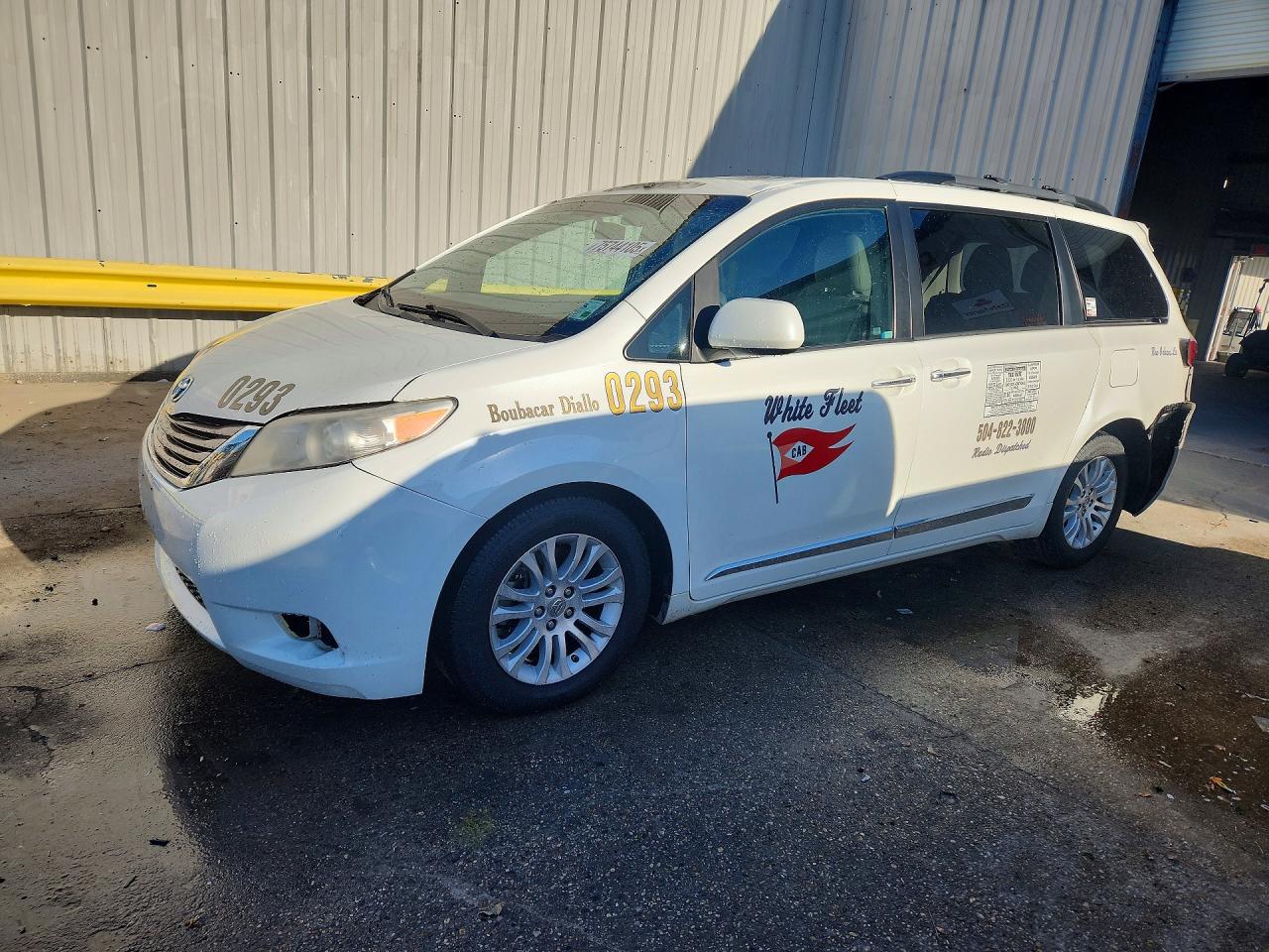 TOYOTA SIENNA 2016