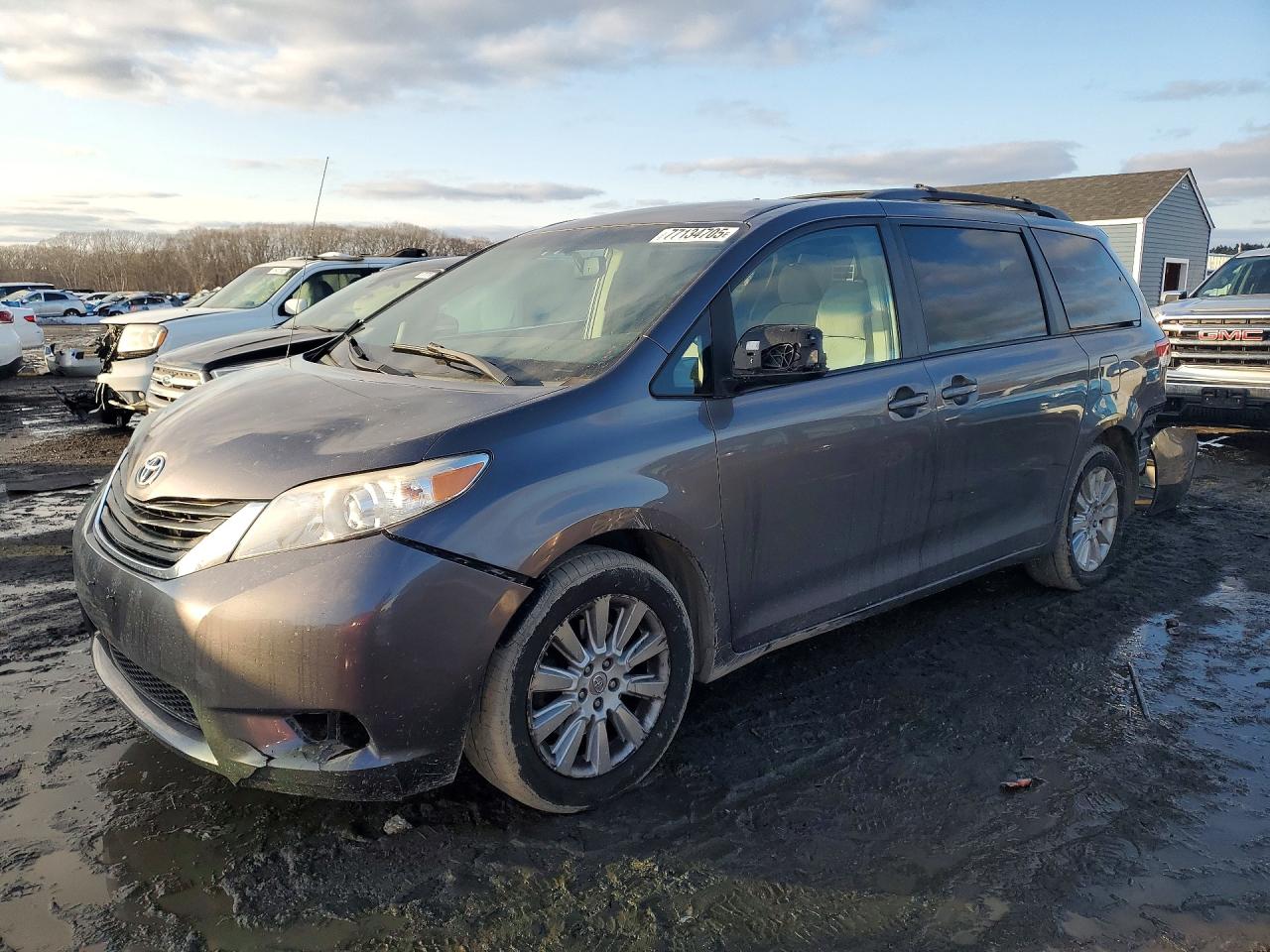 TOYOTA SIENNA 2011