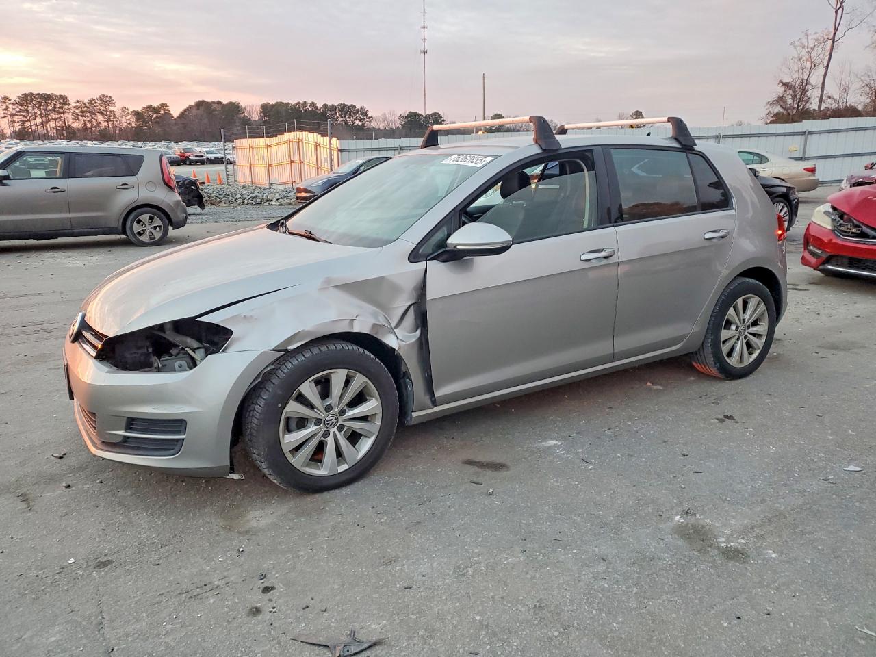 VOLKSWAGEN GOLF 2015