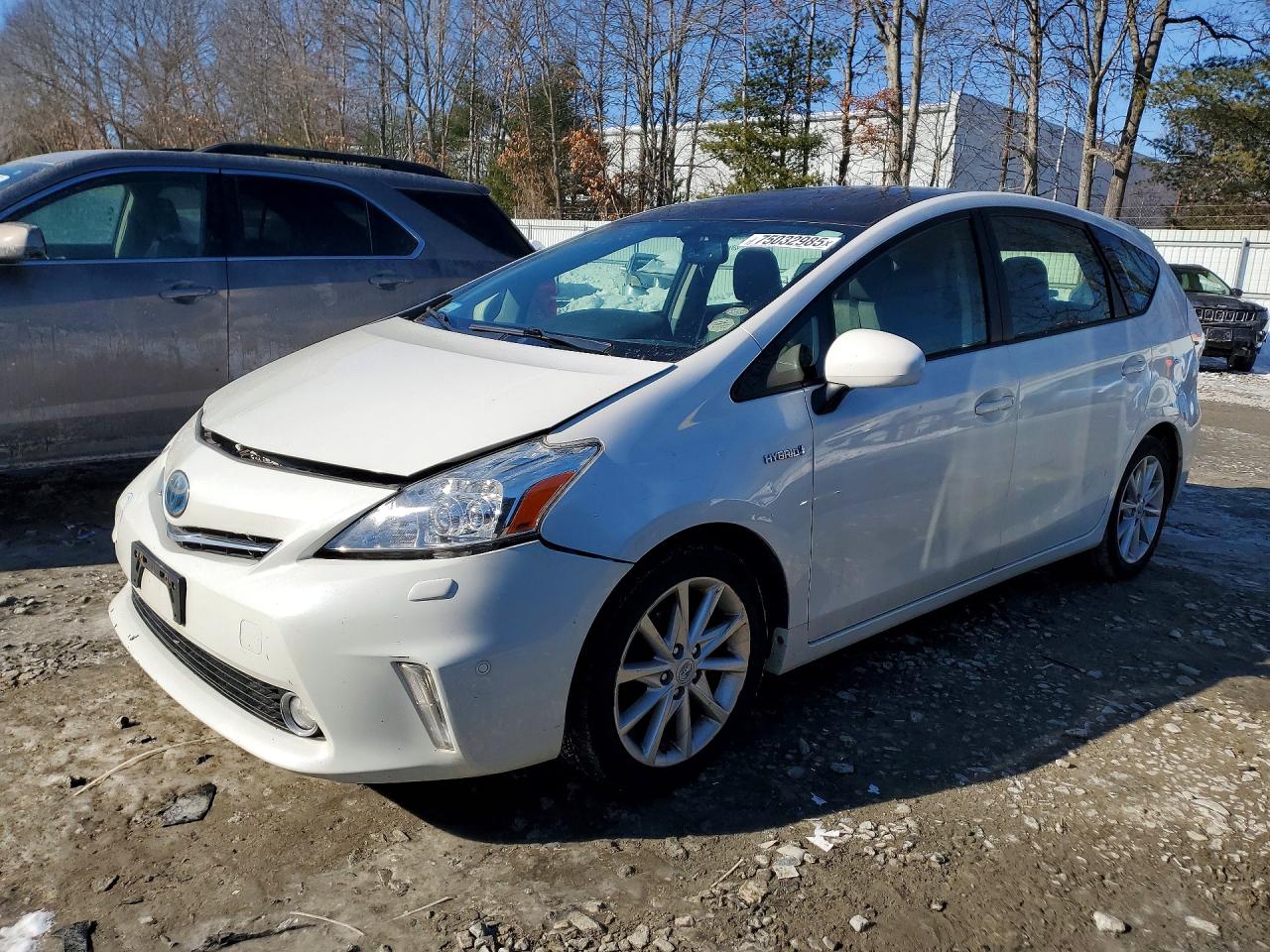 TOYOTA PRIUS V 2014