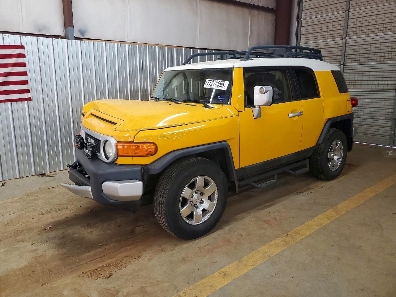 TOYOTA FJ CRUISER 2010