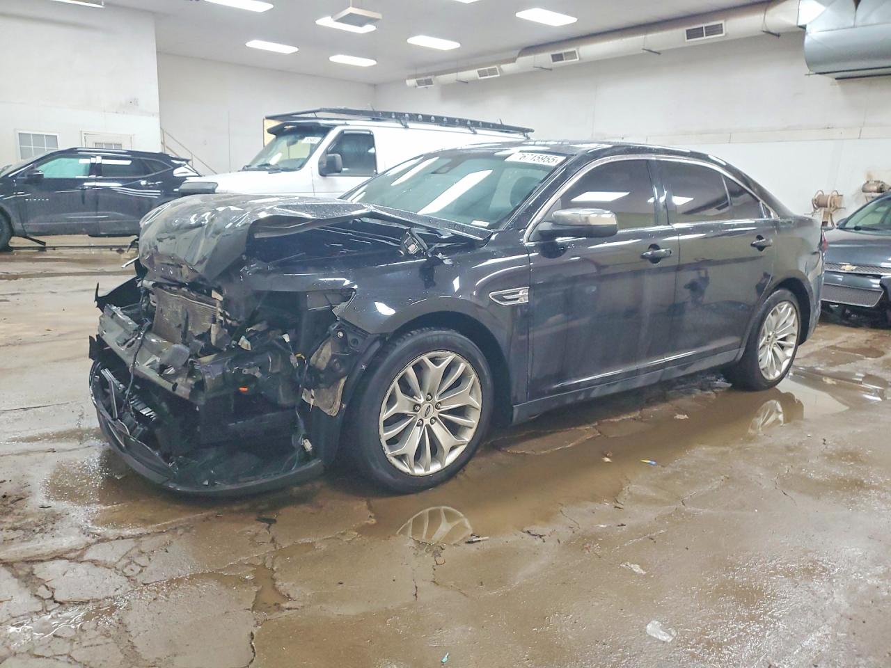 FORD TAURUS 2019