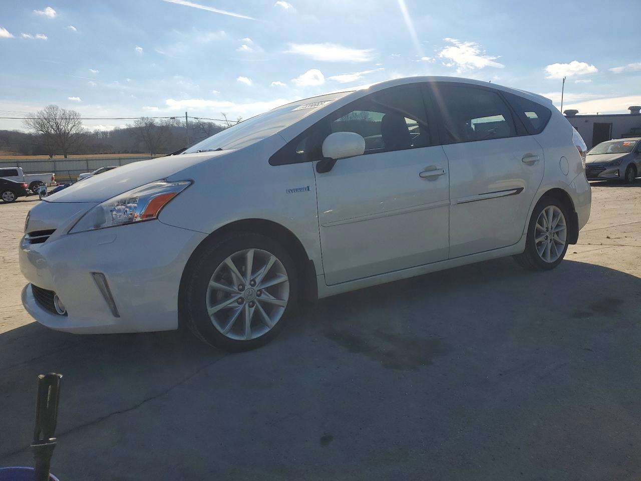 TOYOTA PRIUS V 2014