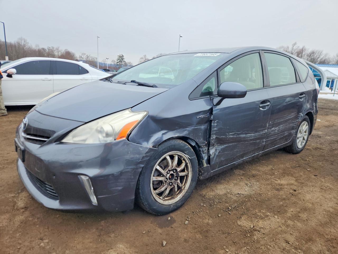 TOYOTA PRIUS V 2012