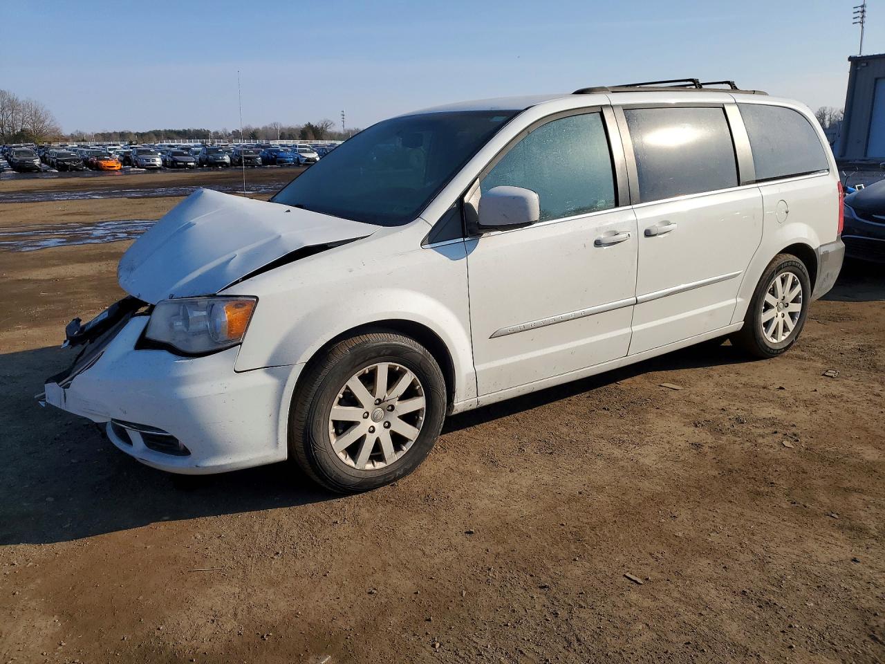 CHRYSLER TOWN & COUNTRY 2016