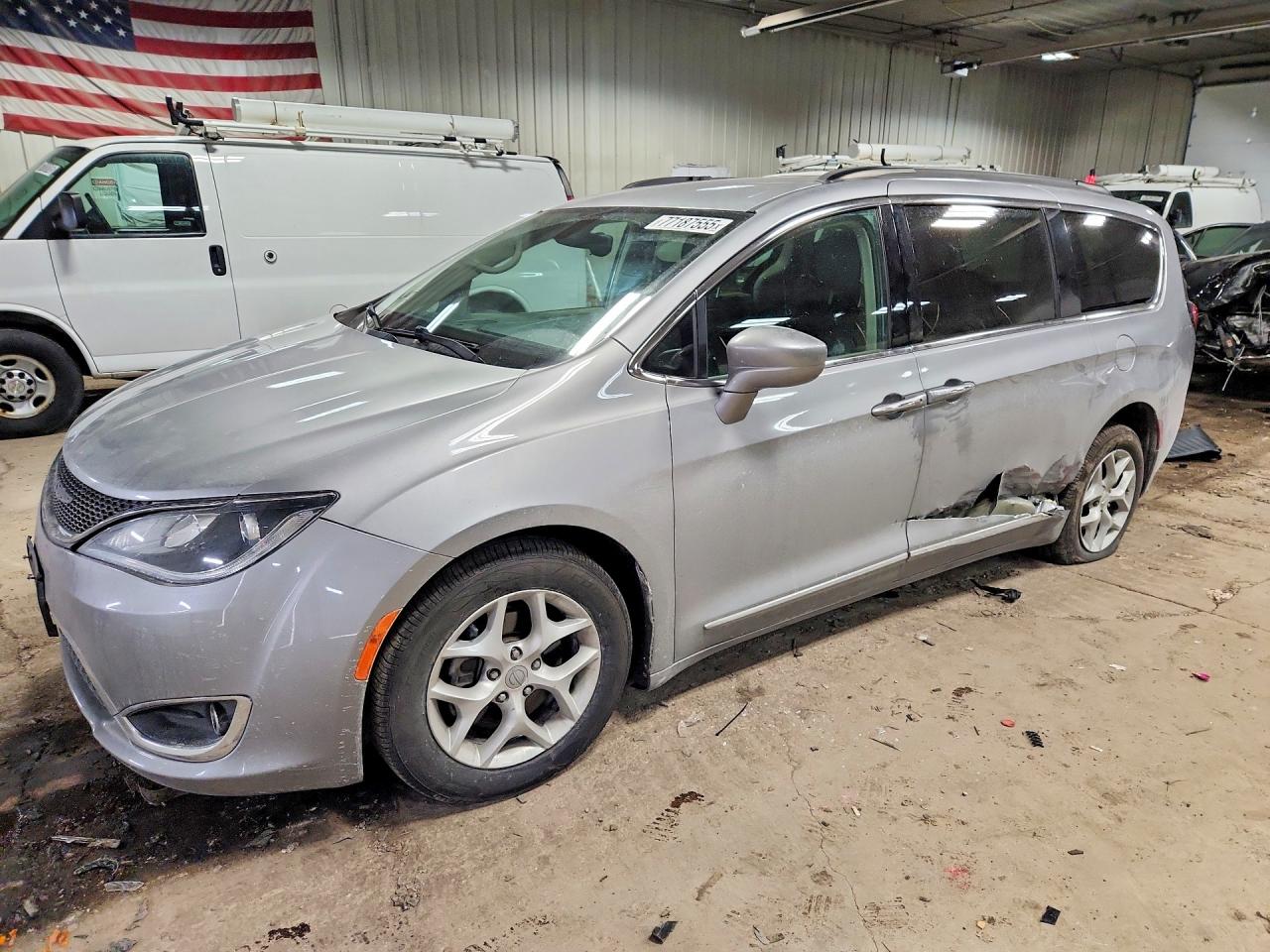 CHRYSLER PACIFICA 2017
