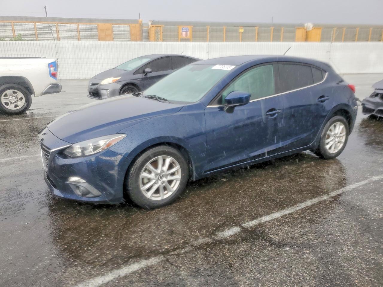 MAZDA 3 2015