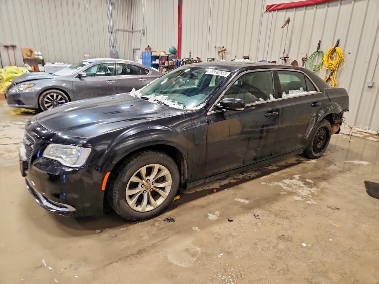 CHRYSLER 300 2015