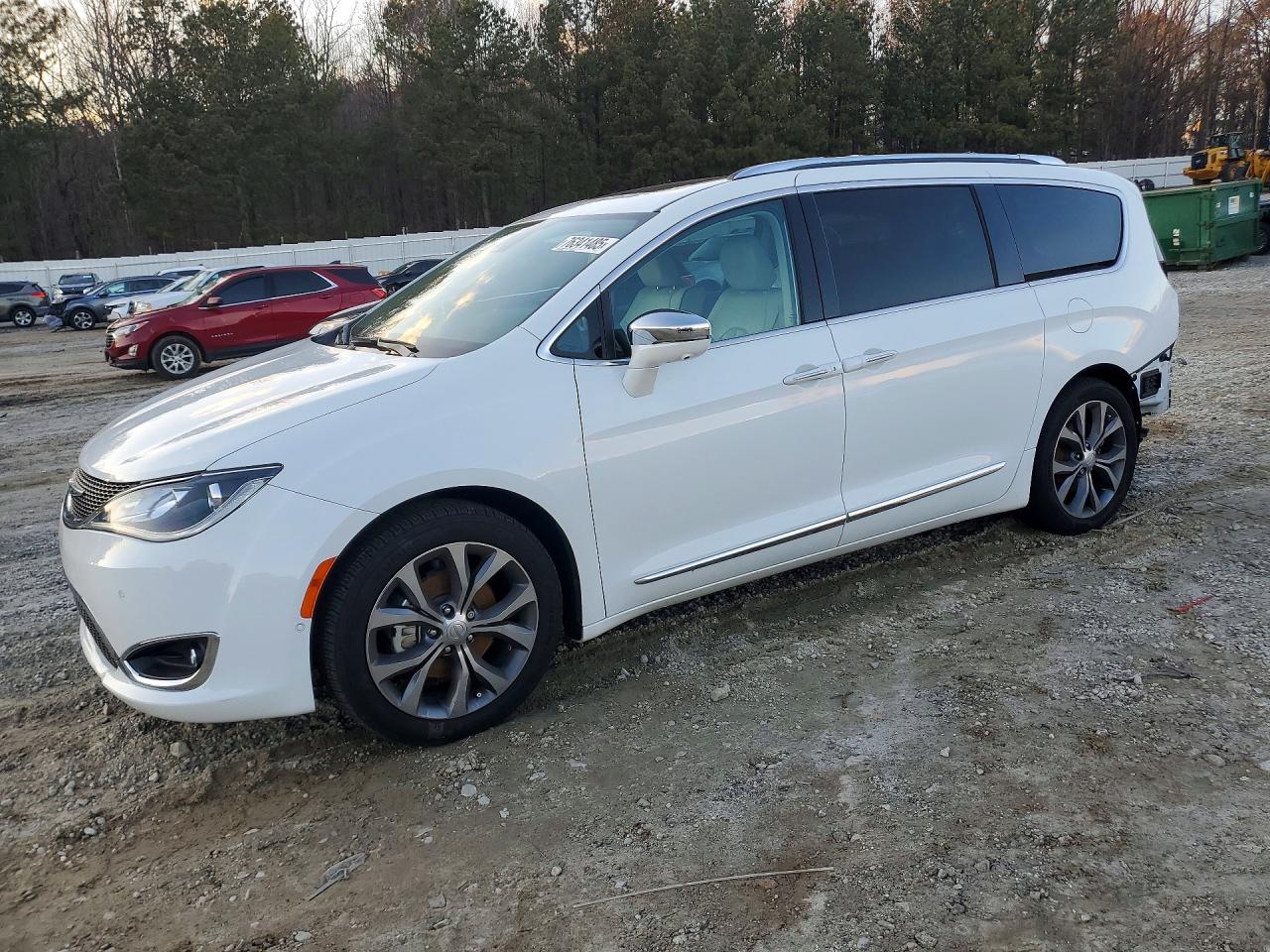 CHRYSLER PACIFICA 2017