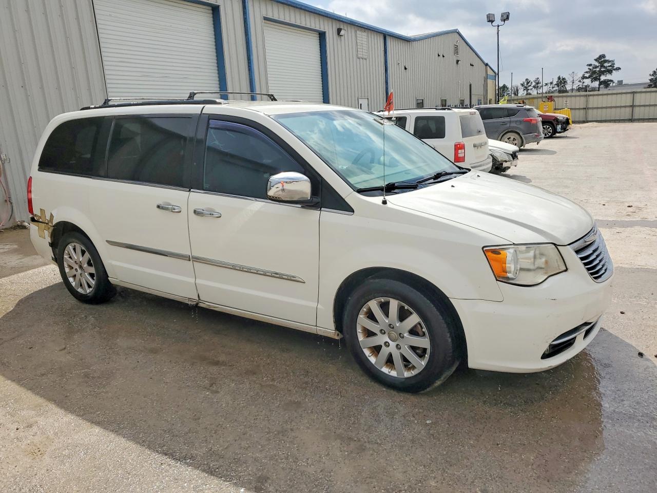 CHRYSLER TOWN & COUNTRY 2012