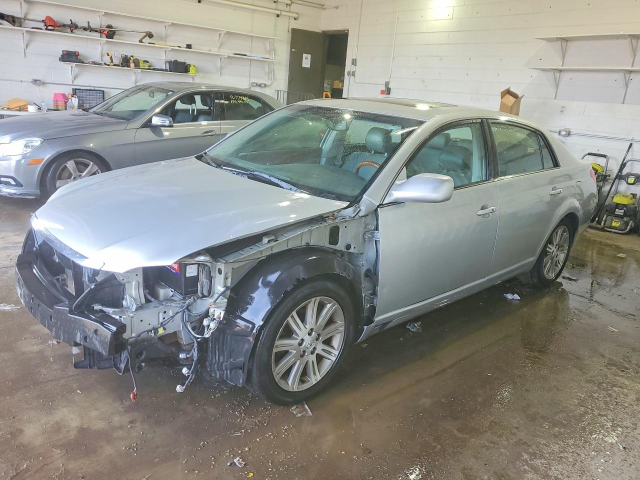 TOYOTA AVALON 2006