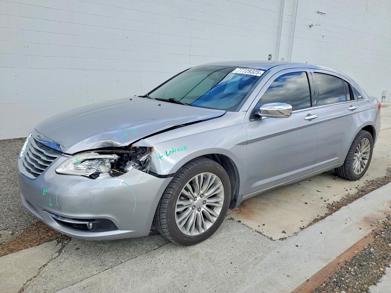 CHRYSLER 200 2013