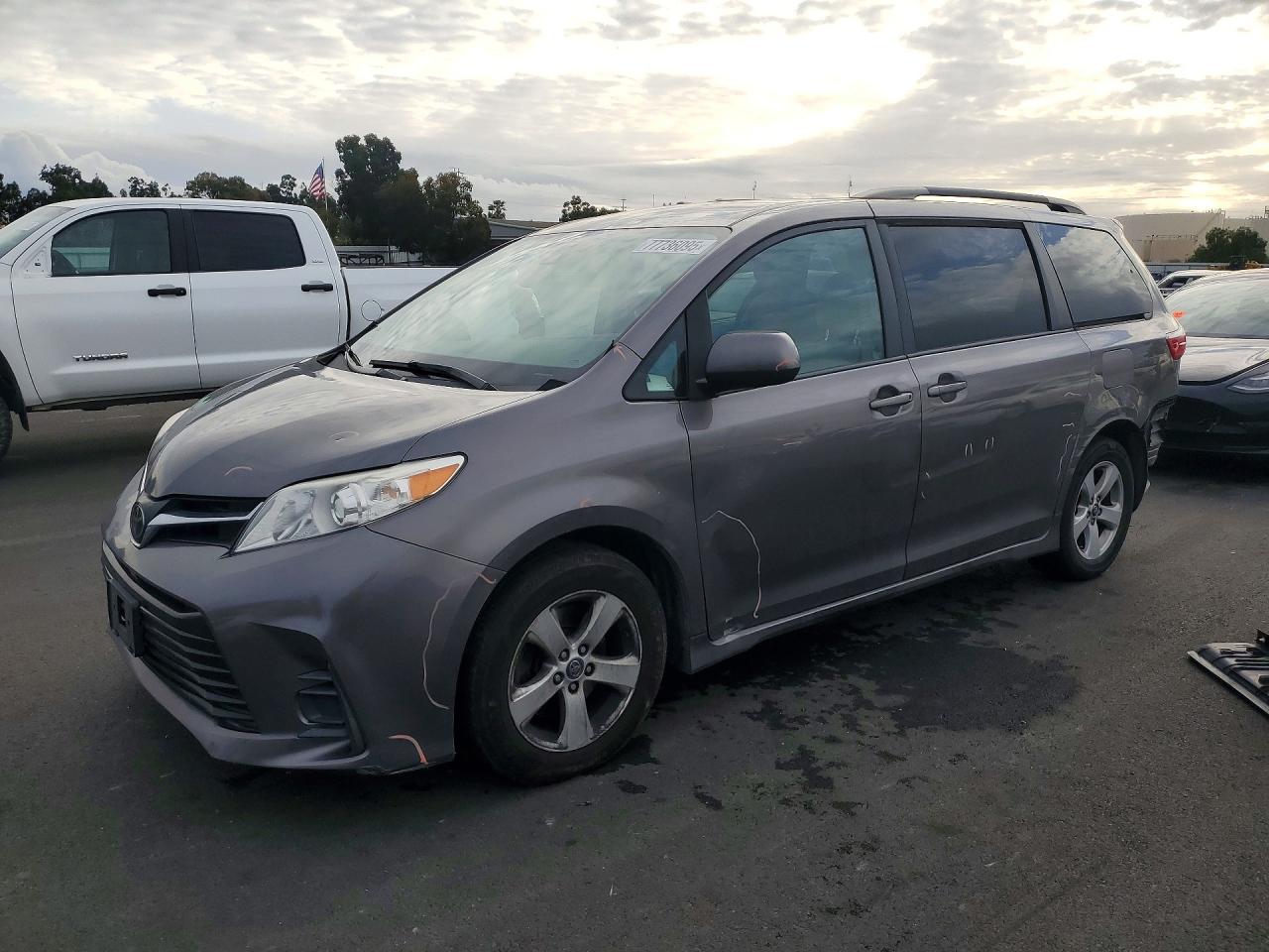 TOYOTA SIENNA 2018