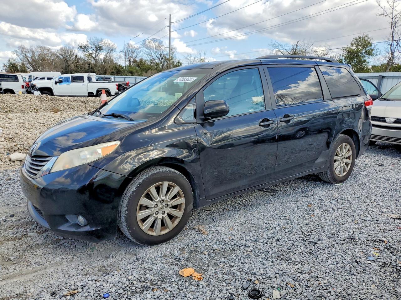 TOYOTA SIENNA 2013