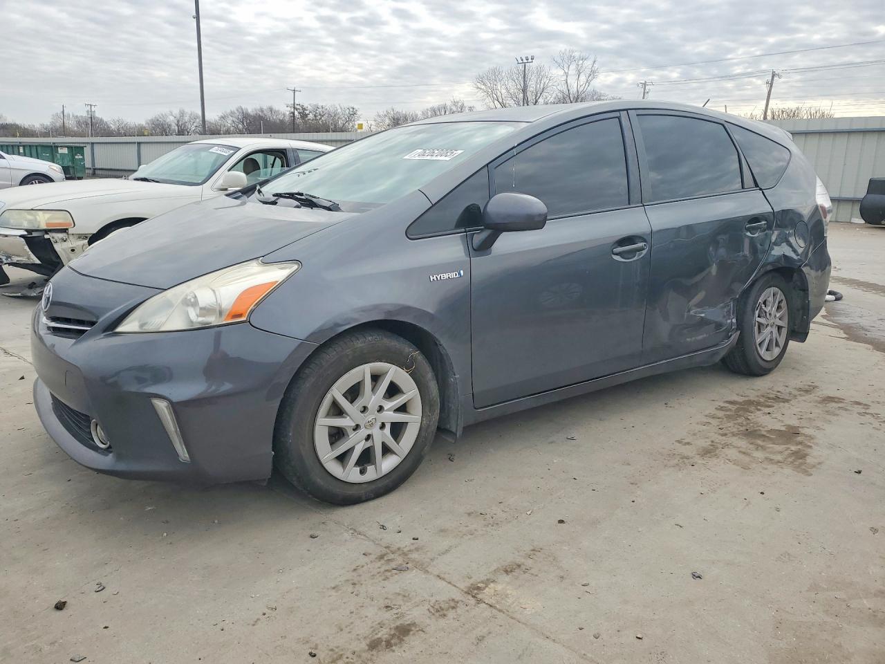 TOYOTA PRIUS V 2012