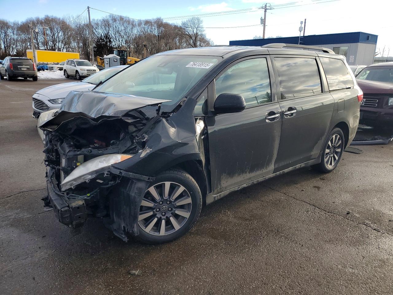 TOYOTA SIENNA 2019