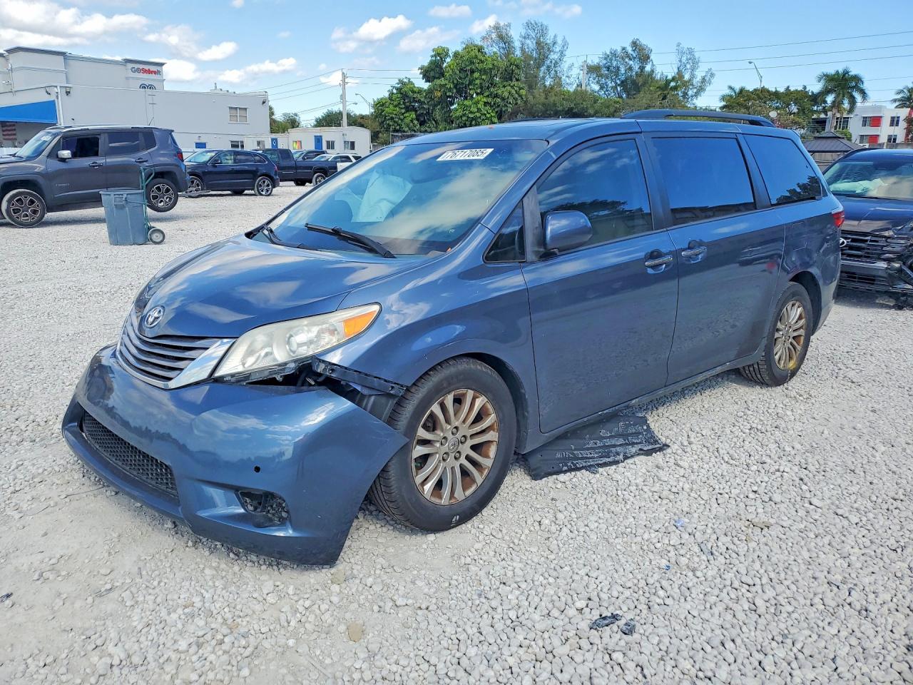 TOYOTA SIENNA 2015