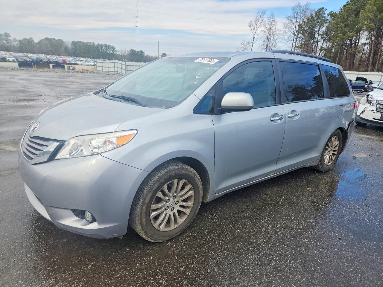 TOYOTA SIENNA 2015