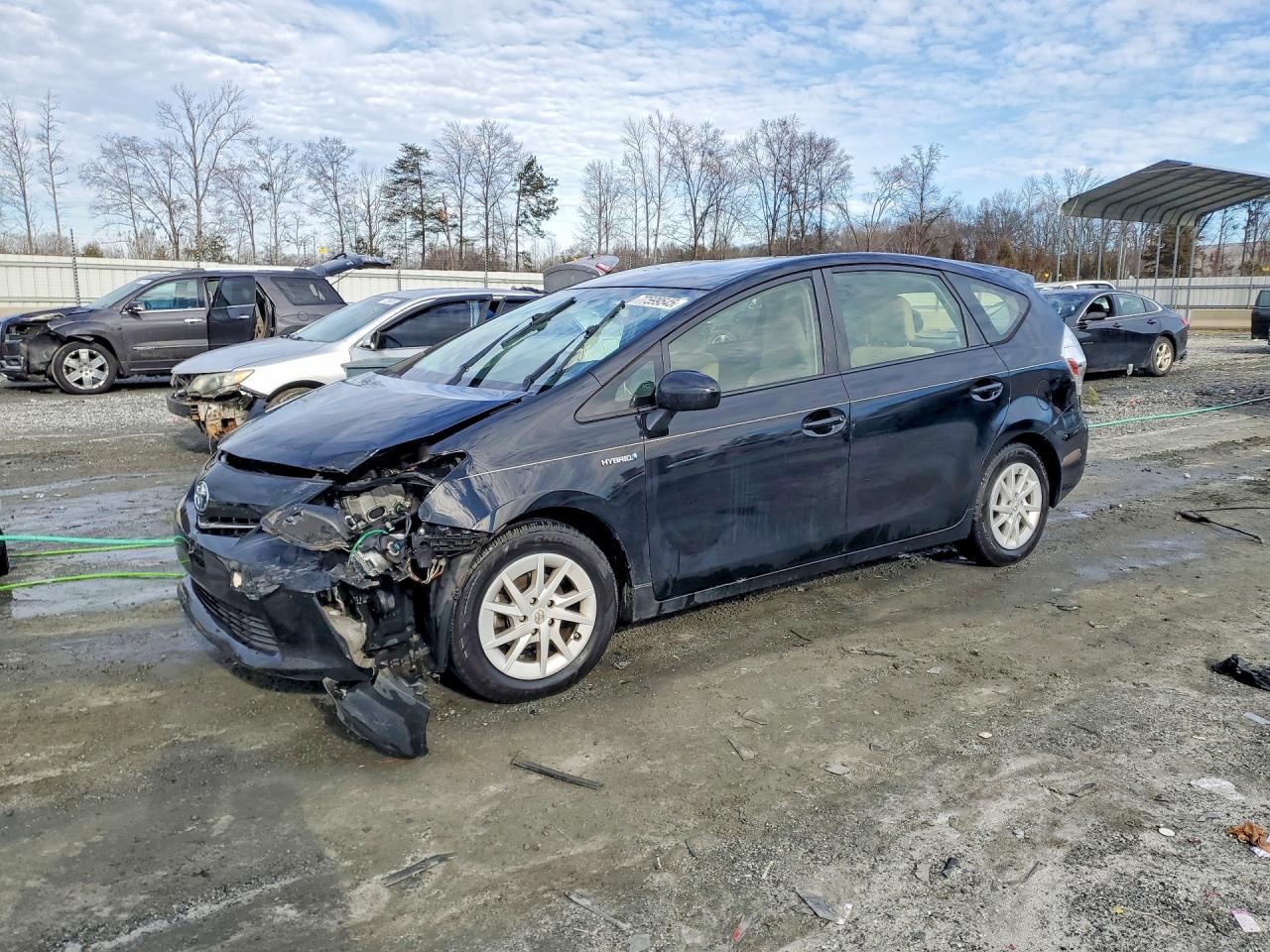 TOYOTA PRIUS V 2013