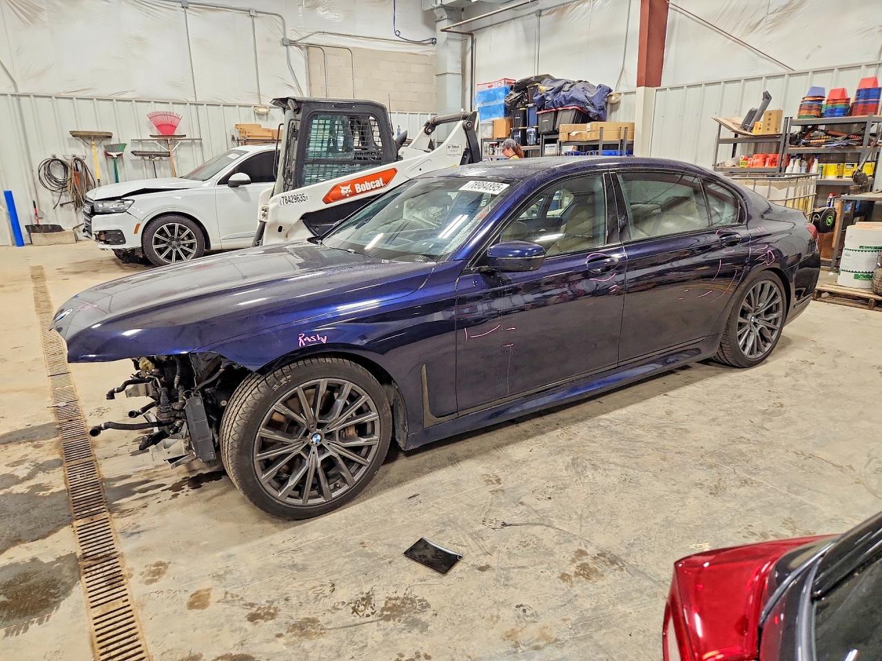 BMW 750 2021