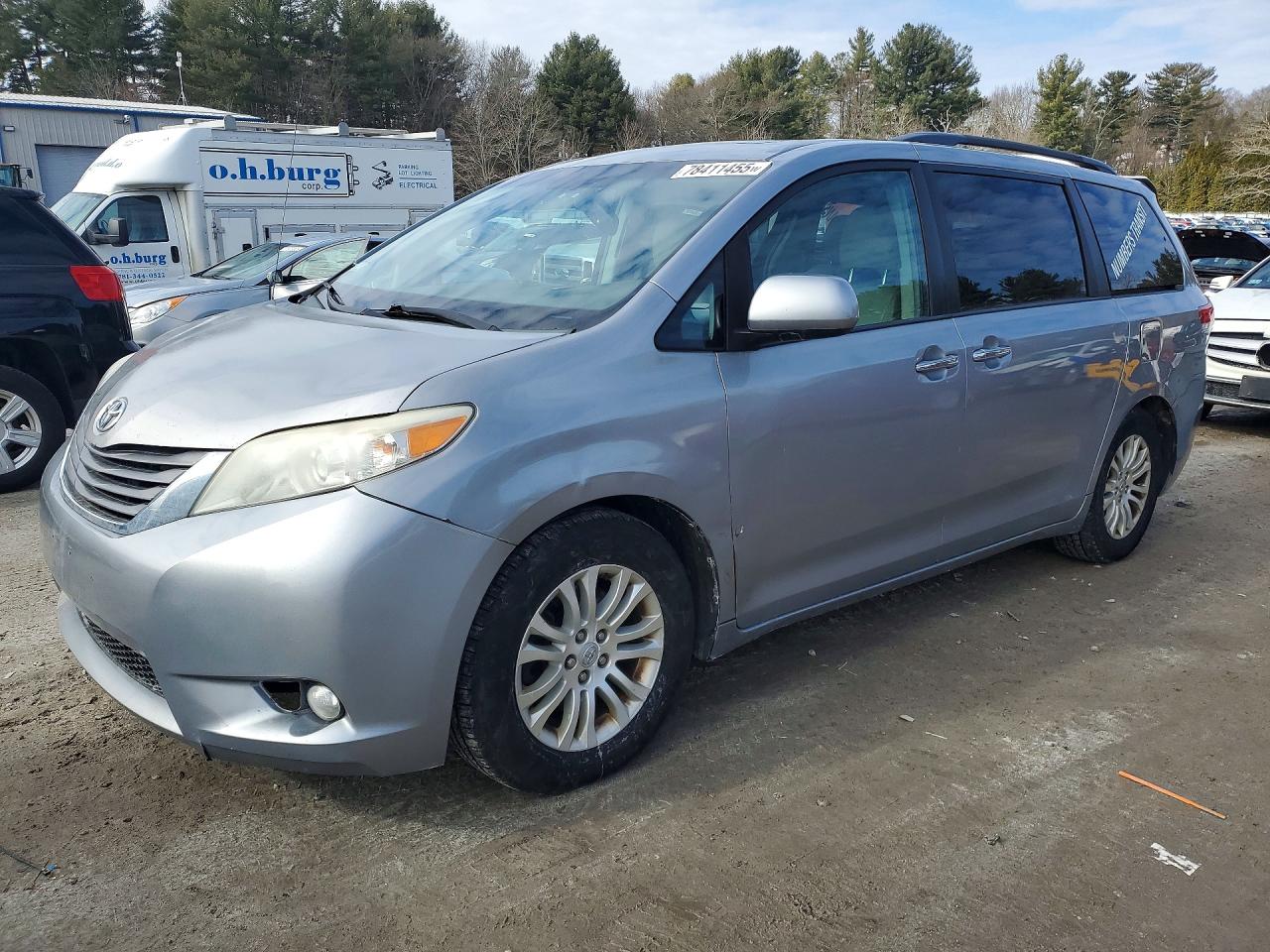 TOYOTA SIENNA 2013