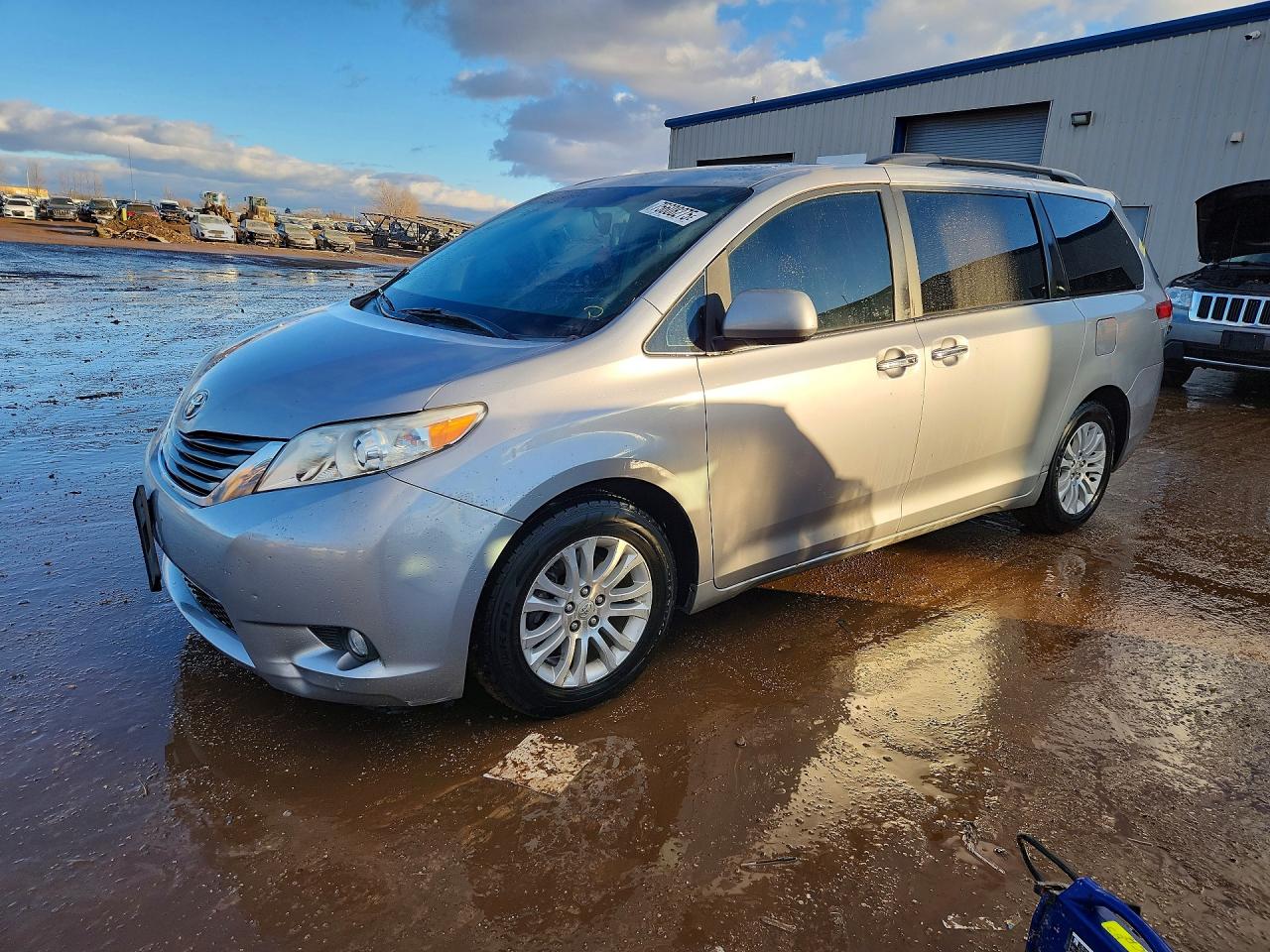 TOYOTA SIENNA 2011