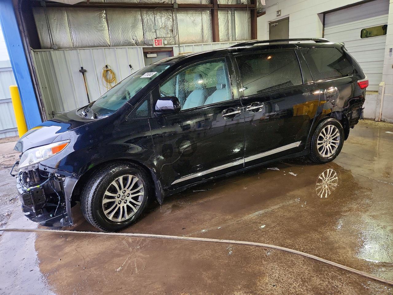 TOYOTA SIENNA 2020